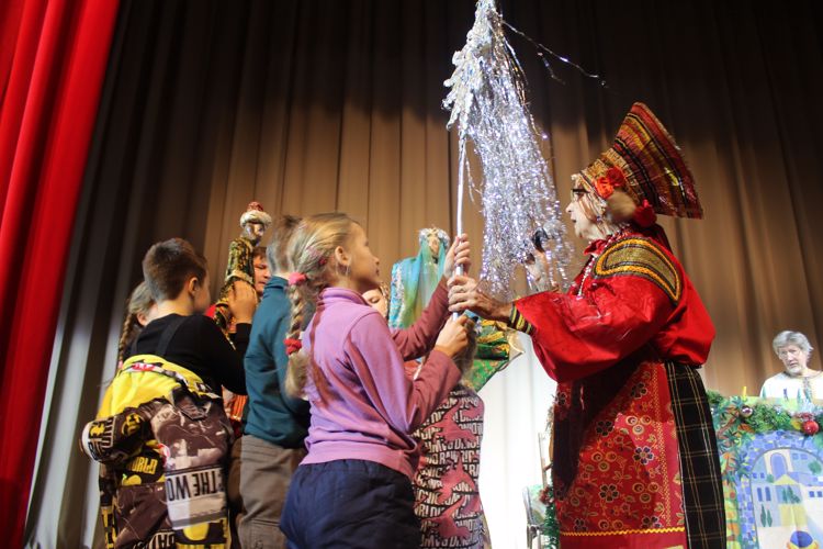 РОЖДЕСТВЕНСКУЮ ЕЛКУ ДЛЯ ДЕТЕЙ СОТРУДНИКОВ СПЕЦПОДРАЗДЕЛЕНИЯ ПРОВЕЛИ В СТОЛИЧНОМ ГЛАВКЕ РОСГВАРДИИ