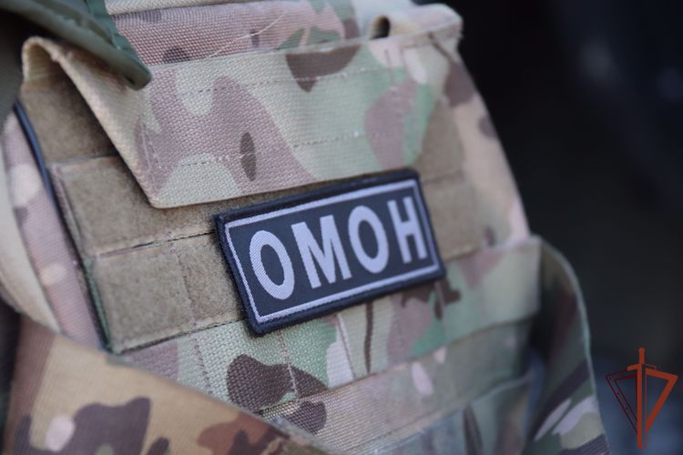 При содействии спецназа Росгвардии в Старом Осколе задержаны подозреваемые в совершении преступления
