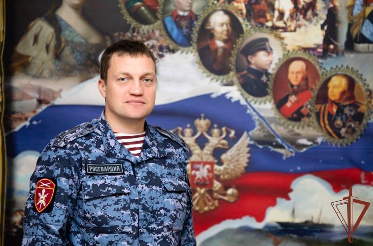 Сотрудник Росгвардии помог потушить пожар в квартире крымчанина