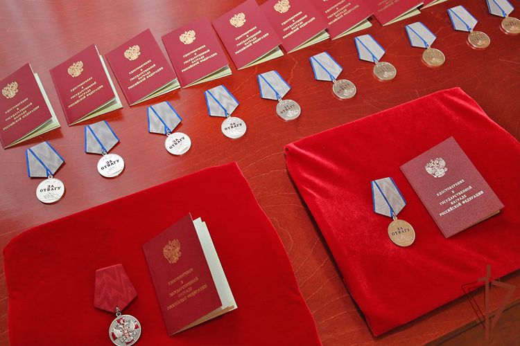 В Республике Алтай росгвардейцам – участникам специальной военной операции вручены государственные награды