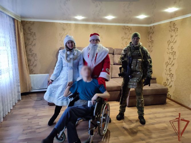Дед Мороз специального назначения из Татарстана поздравил юных жителей Белгородской области с Новым годом