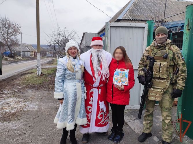 Дед Мороз специального назначения из Татарстана поздравил юных жителей Белгородской области с Новым годом
