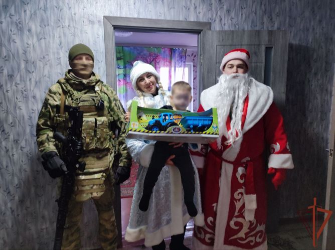 Дед Мороз специального назначения из Татарстана поздравил юных жителей Белгородской области с Новым годом