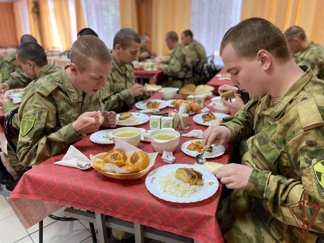 В Уральском округе Росгвардии разработали специальное новогоднее меню