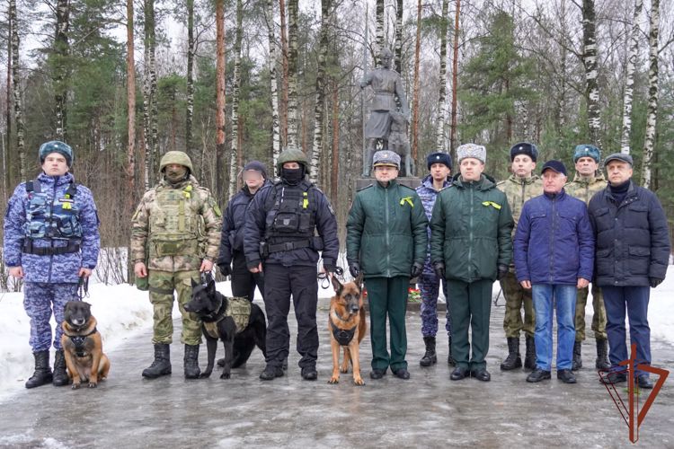 Кинологи Северо-Западного округа Росгвардии почтили память предшественников, оборонявших Ленинград