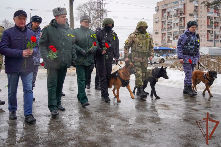Кинологи Северо-Западного округа Росгвардии почтили память предшественников, оборонявших Ленинград