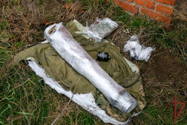 Росгвардейцы обнаружили в Запорожской области тайник со взрывоопасными предметами (видео) 
