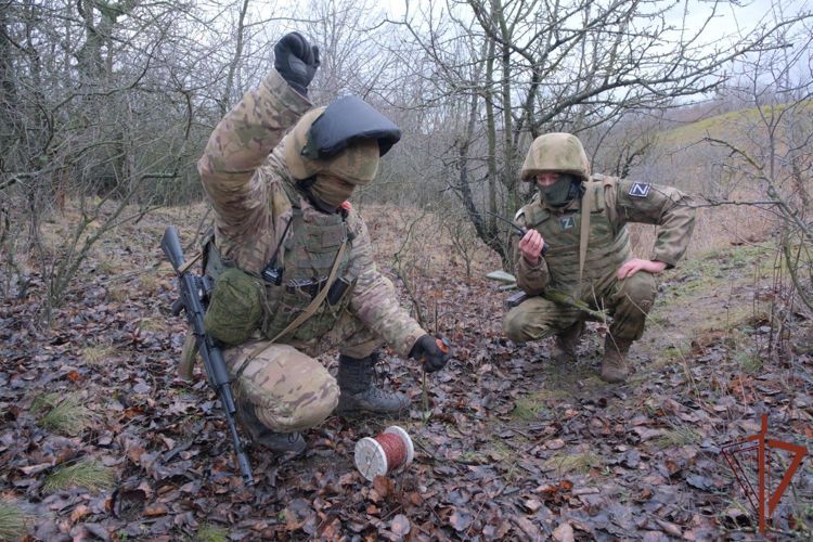 В  ЛНР саперы Росгвардии обнаружили и уничтожили крупные схроны с оружием и боеприпасами (видео)