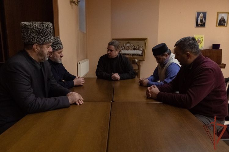 При поддержке Росгвардии представители религиозной организации "Бабуль-Абваб" доставили гуманитарную помощь и посетили социальные объекты в ЛНР (видео)