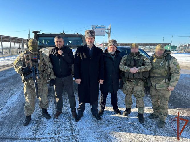При поддержке Росгвардии представители религиозной организации "Бабуль-Абваб" доставили гуманитарную помощь и посетили социальные объекты в ЛНР (видео)