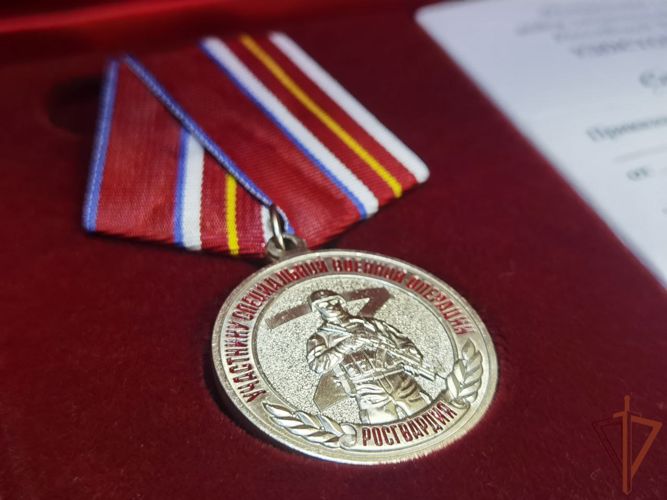В Росгвардии вручили ведомственные награды военкорам