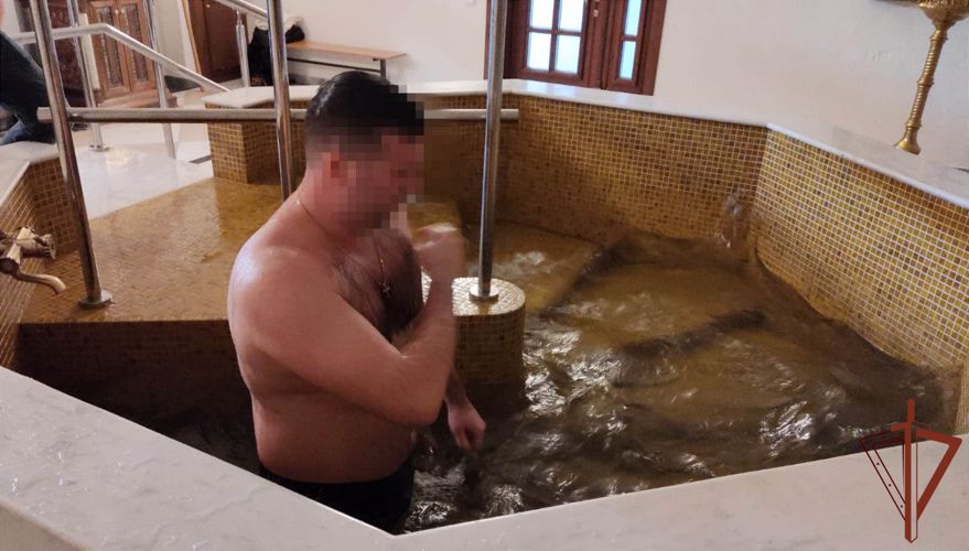 Росгвардейцы приняли участие в крещенских купаниях (видео)