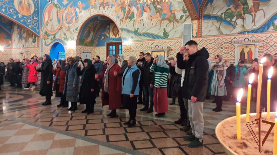 Росгвардейцы приняли участие в крещенских купаниях (видео)