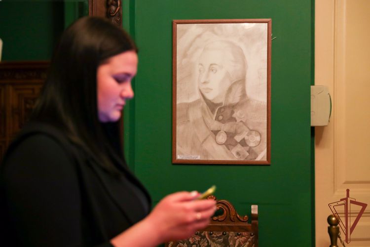 В Галерее Александра Шилова открылась выставка рисунков кадет Росгвардии «Великое наследие России в лицах» (видео)