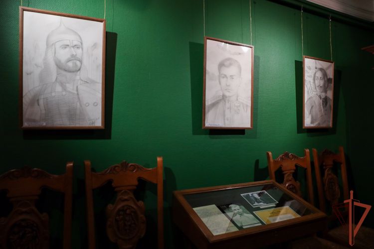 В Галерее Александра Шилова открылась выставка рисунков кадет Росгвардии «Великое наследие России в лицах» (видео)