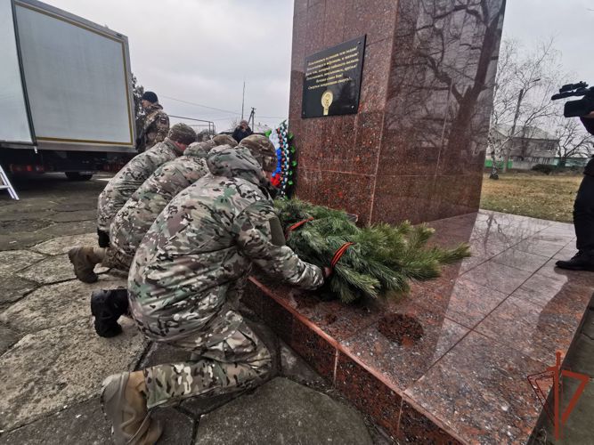 Росгвардейцы почтили память героев Великой Отечественной войны в Луганской Народной Республике