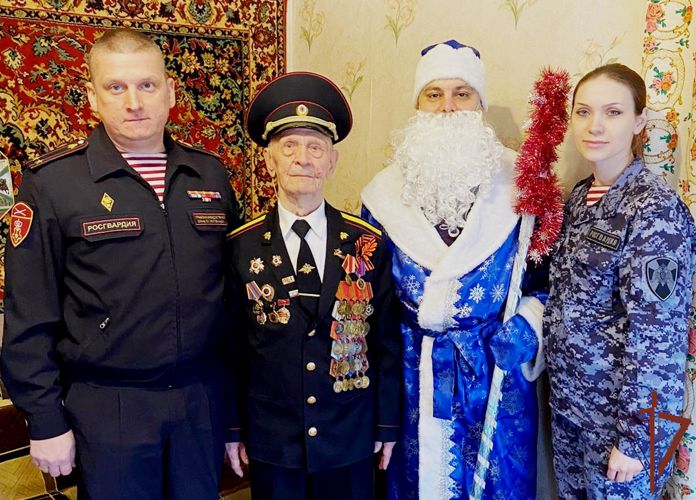 Дед Мороз специального назначения навестил в Ростове-на-Дону ветерана Великой Отечественной войны