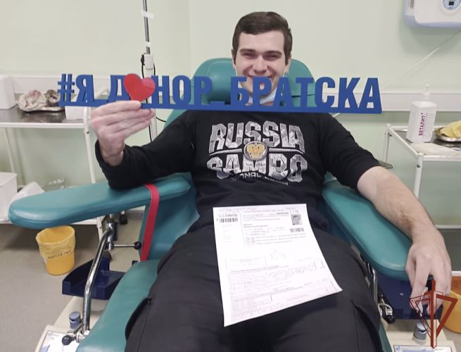 Ко Всероссийской акции по сбору крови для участников СВО присоединились росгвардейцы из Иркутской области (видео)