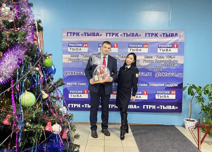 В День российской печати представители Росгвардии поздравили журналистов Сибири