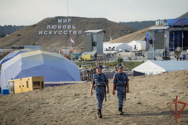 Росгвардия встречает День Республики Крым, выполняя служебные задачи