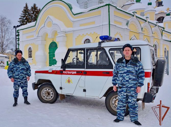 Росгвардейцы обеспечили безопасность рождественских богослужений на северо-западе страны