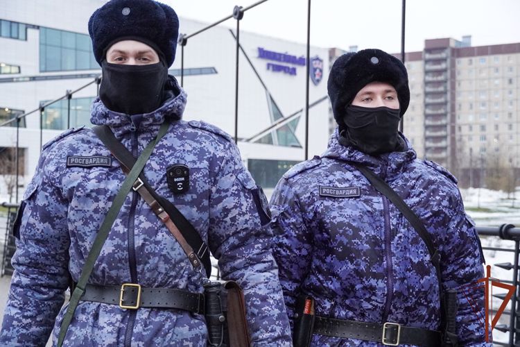 Росгвардейцы обеспечили общественную безопасность на хоккейном матче в Санкт-Петербурге