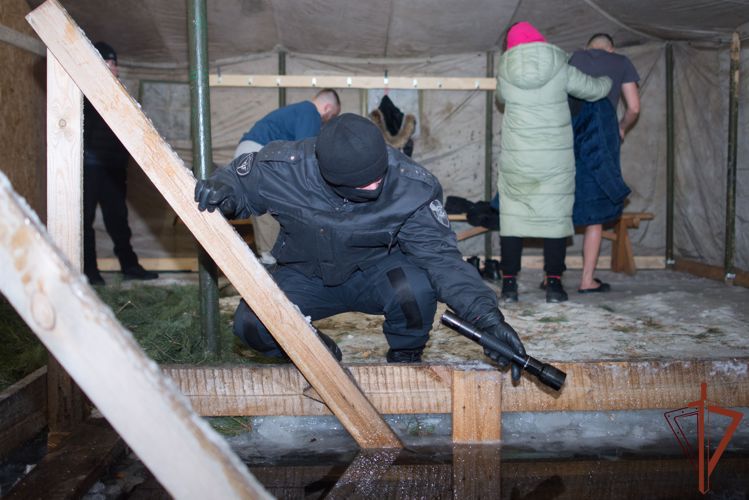 В городах Уральского округа Росгвардия обеспечила правопорядок во время празднования Крещения Господня