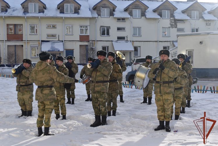 Военно-духовой оркестр Росгвардии дал концерт в Ангарске для жителей блокадного Ленинграда