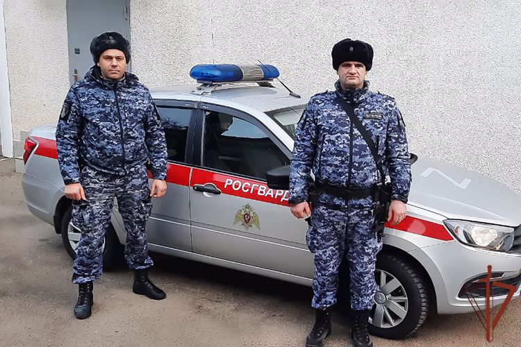 Сотрудники Росгвардии в Краснодаре нашли и вернули матери потерявшегося ребенка