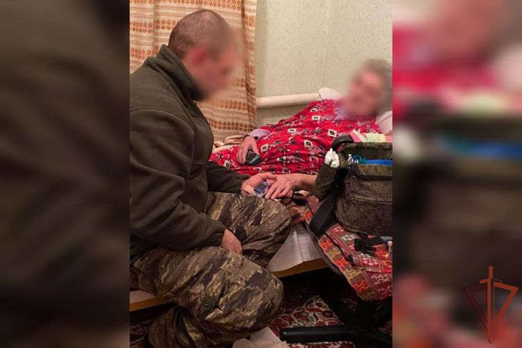 Военный врач Росгвардии спас жизнь жительнице Донецкой Народной Республики
