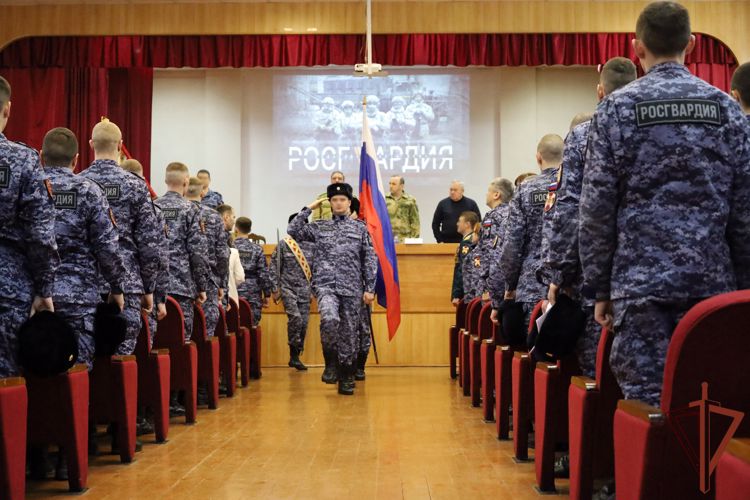 Заместитель командующего Приволжским округом Росгвардии вручил госнаграды участникам СВО из Татарстана