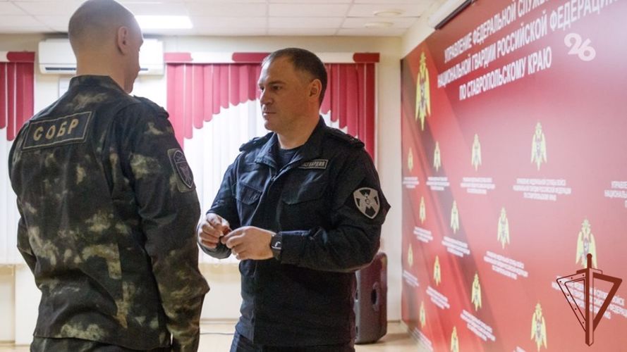 Росгвардейцам — участникам специальной военной операции вручили государственные награды в Ставрополе 