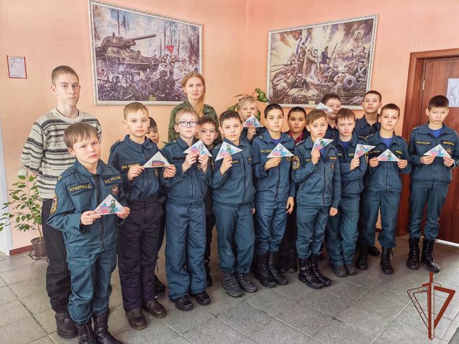 Росгвардейцы встретились с подрастающим поколением в Уральском округе
