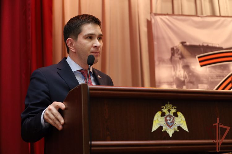Заместитель командующего Приволжским округом Росгвардии вручил госнаграды участникам СВО из Татарстана