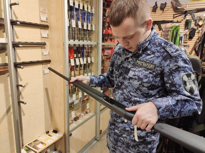 В Центральном округе Росгвардии поздравили сотрудников подразделений государственного контроля и лицензионно-разрешительной работы с профессиональным праздником  