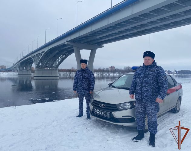 Сотрудники Росгвардии в Подмосковье спасли подростка, упавшего с моста в реку (видео)
