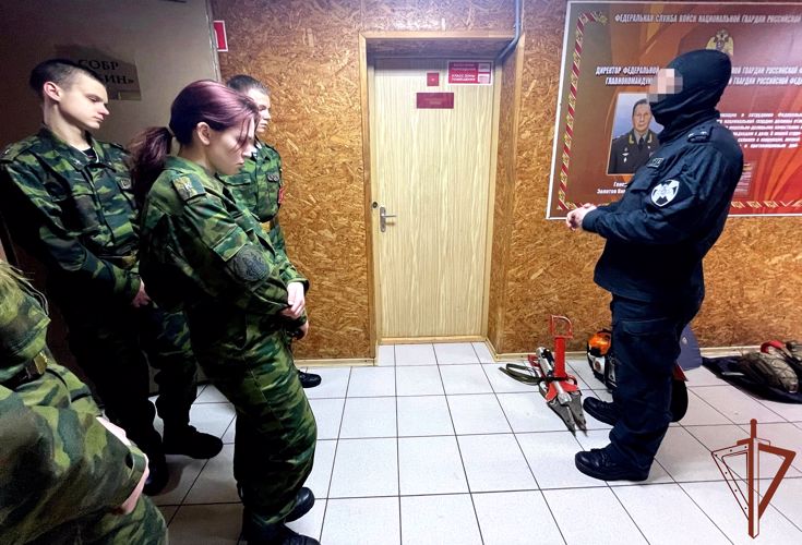 Росгвардейцы Северо-Западного округа Росгвардии показали школьникам основы доврачебной помощи