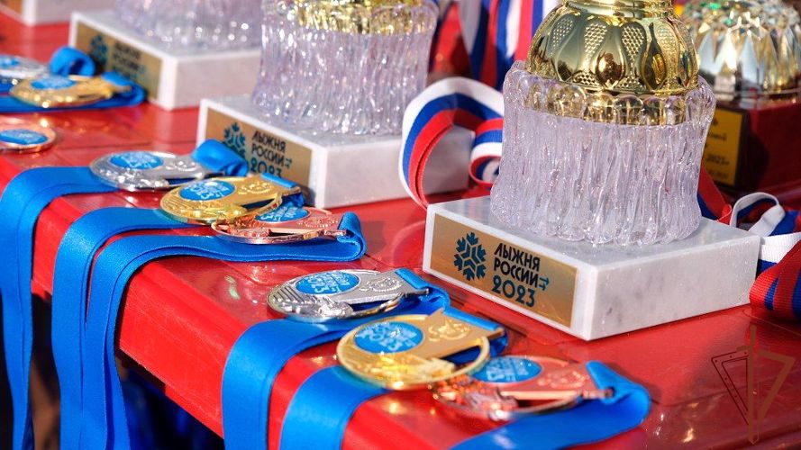 Росгвардейцы Центрального округа на «Лыжне России-2023» завоевали золото и серебро