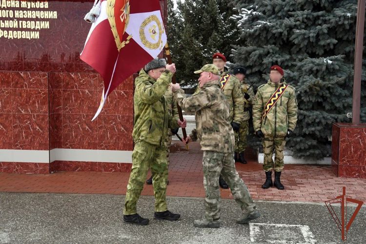 ГРОЗНЕНСКОМУ ЦЕНТРУ СПЕЦИАЛЬНОГО НАЗНАЧЕНИЯ РОСГВАРДИИ ВРУЧЕНО БОЕВОЕ ЗНАМЯ НОВОГО ОБРАЗЦА