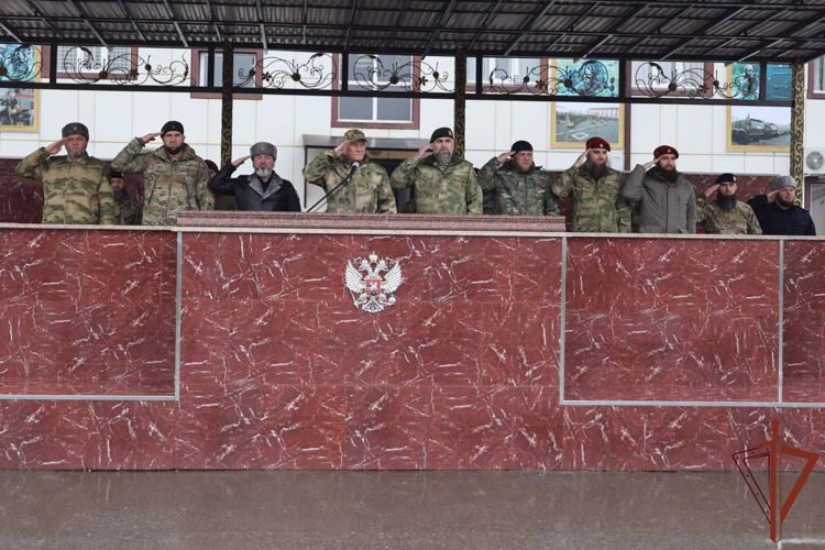 Росгвардейцам — участникам специальной военной операции вручили государственные награды в Грозном