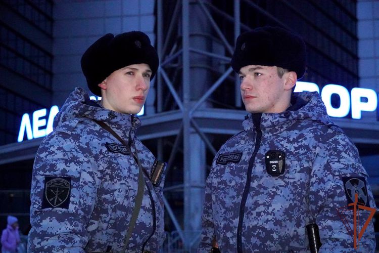 Росгвардейцы обеспечили безопасность хоккейных болельщиков в Санкт-Петербурге