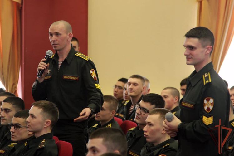 Курсанты Санкт-Петербургского института Росгвардии встретились с актером Игорем Петренко