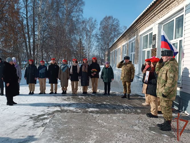 Мемориальную доску военнослужащему Росгвардии, погибшему при исполнении воинского долга установили в Новосибирской области