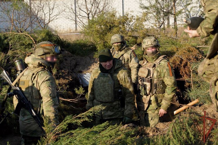 Телерадиоведущий Владимир Соловьев встретился с росгвардейцами на передовой