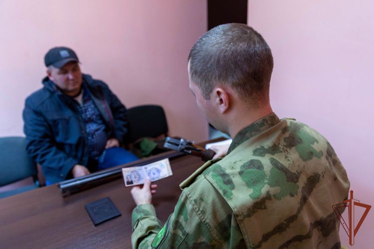 Росгвардейцы приняли на временное хранение свыше 400 единиц оружия от жителей Херсонской и Запорожской областей (видео)