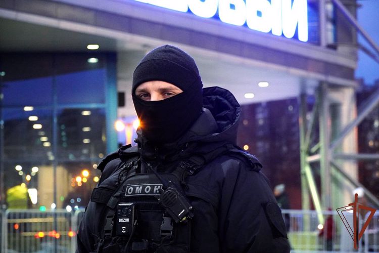 Росгвардейцы обеспечили безопасность хоккейных болельщиков в Санкт-Петербурге