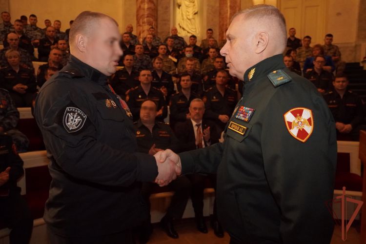 В Санкт-Петербурге вручены награды росгвардейцам, отличившимся в ходе специальной военной операции