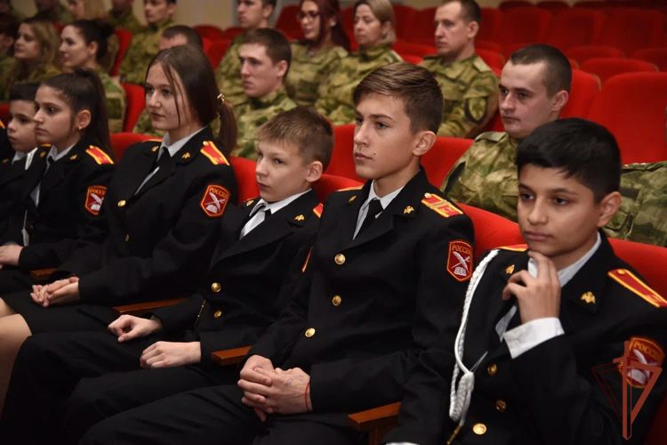Командующий Северо-Кавказским округом вручил госнаграды росгвардейцам-участникам спецоперации