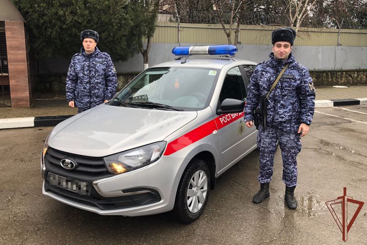 Сотрудники Росгвардии в Анапе помогли потерявшейся пенсионерке добраться домой 