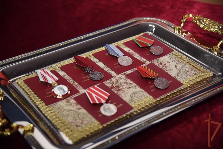 Командующий Северо-Кавказским округом вручил госнаграды росгвардейцам-участникам спецоперации